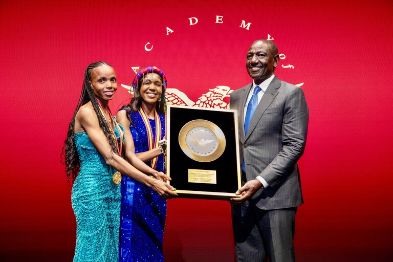 Faith Kipyegon Beatrice Chebet