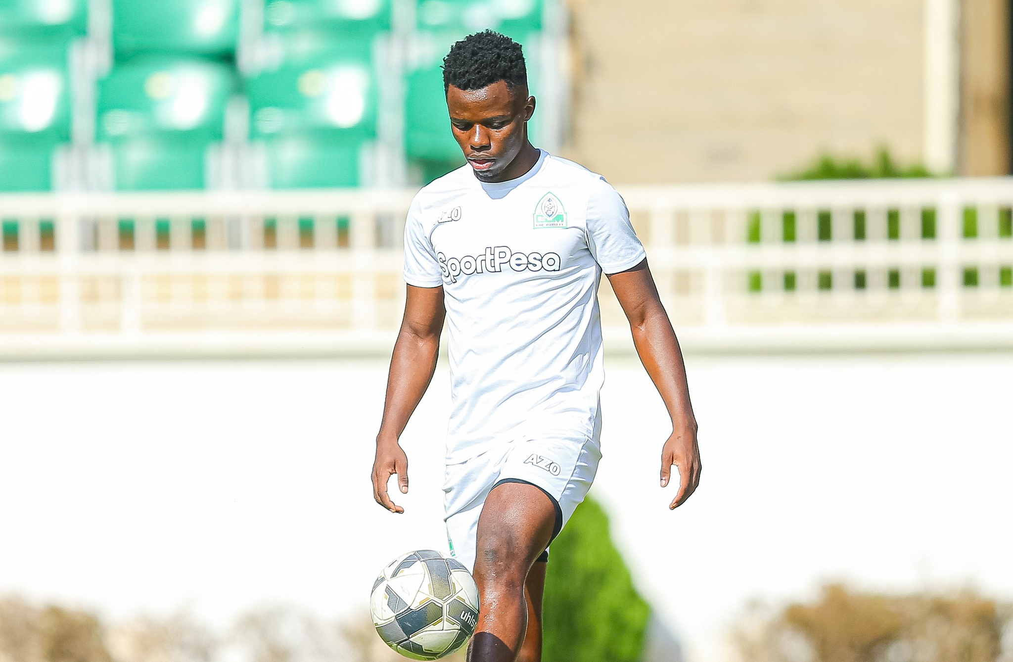 Gor Mahia coach Akonnor demands more from Ben Stanley to earn starting spot